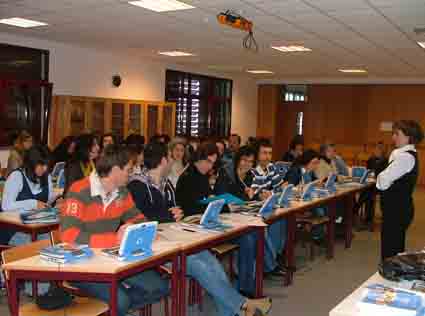 Teachers undertake training in Magalhães portable computer