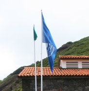 Bandeira Azul na oraia de Porto Pim