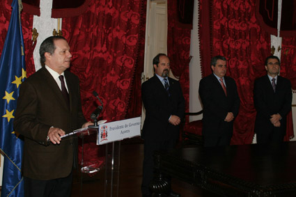President of the Regional Government giving a speech