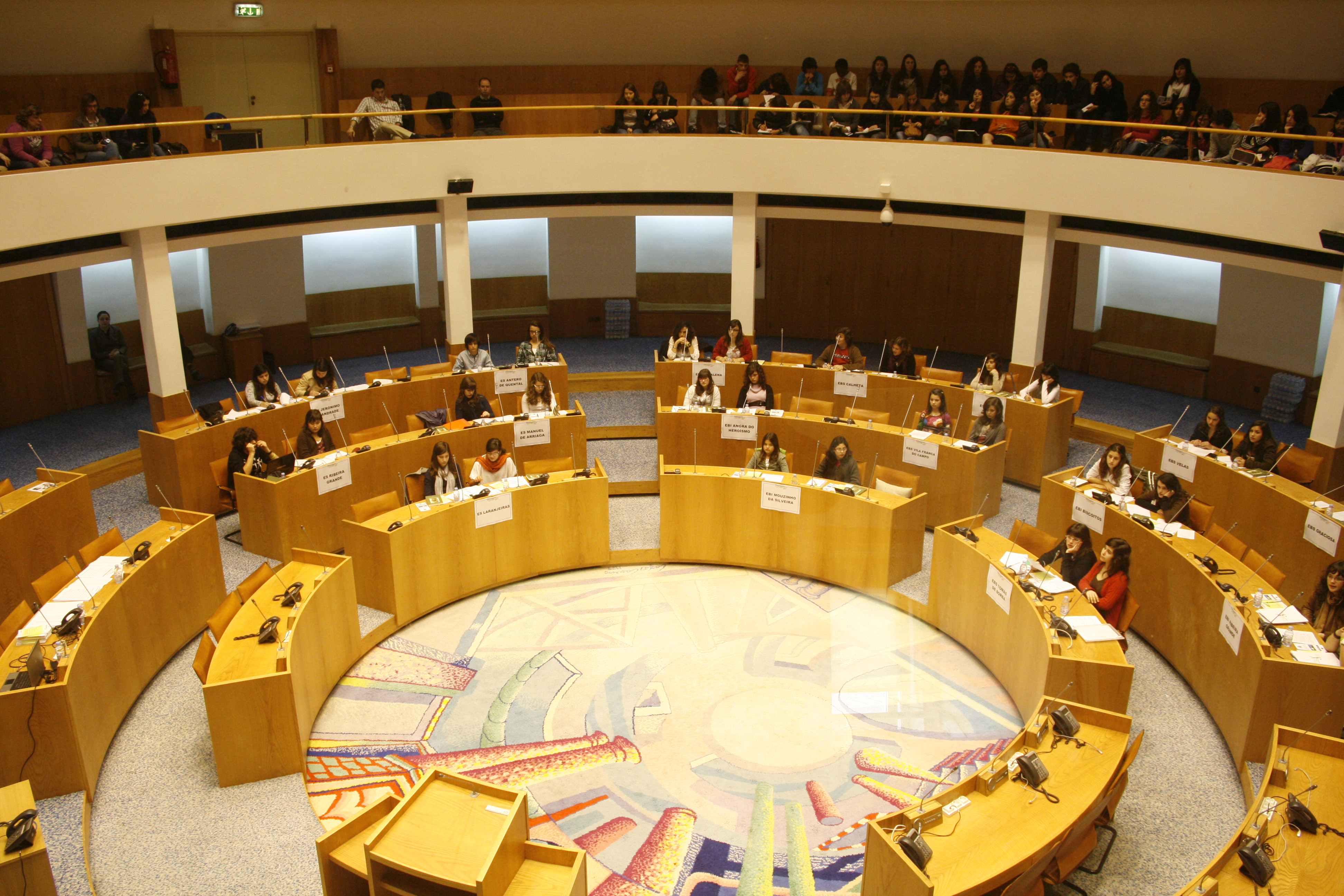 fotografia alusiva à sessão do Parlamento Jovem