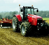 Governo dos Açores reforça programa de apoio aos agricultores para aquisição de máquinas e equipamentos 