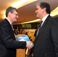 Vasco Cordeiro aborda medidas de emprego dos Açores com Comissário Europeu